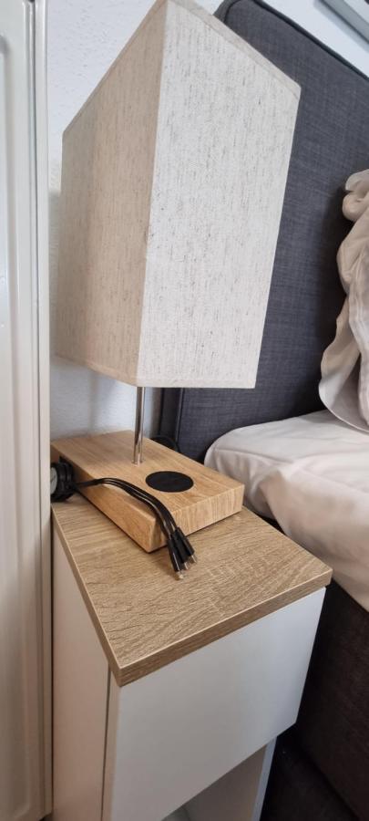 Federnest - Luxus-studio - Kingsize Boxspringbett - Home-office Mit Monitor Und Drucker - 11 Min Hbf Apartment Duisburg
