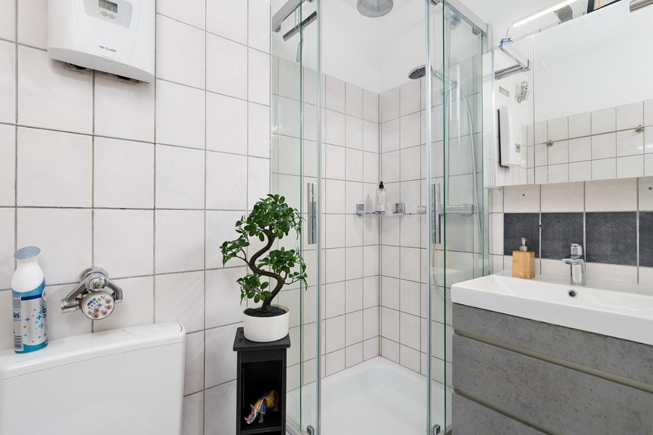 Apartment Federnest - Luxus-studio - Kingsize Boxspringbett - Home-office Mit Monitor Und Drucker - 11 Min Hbf Duisburg