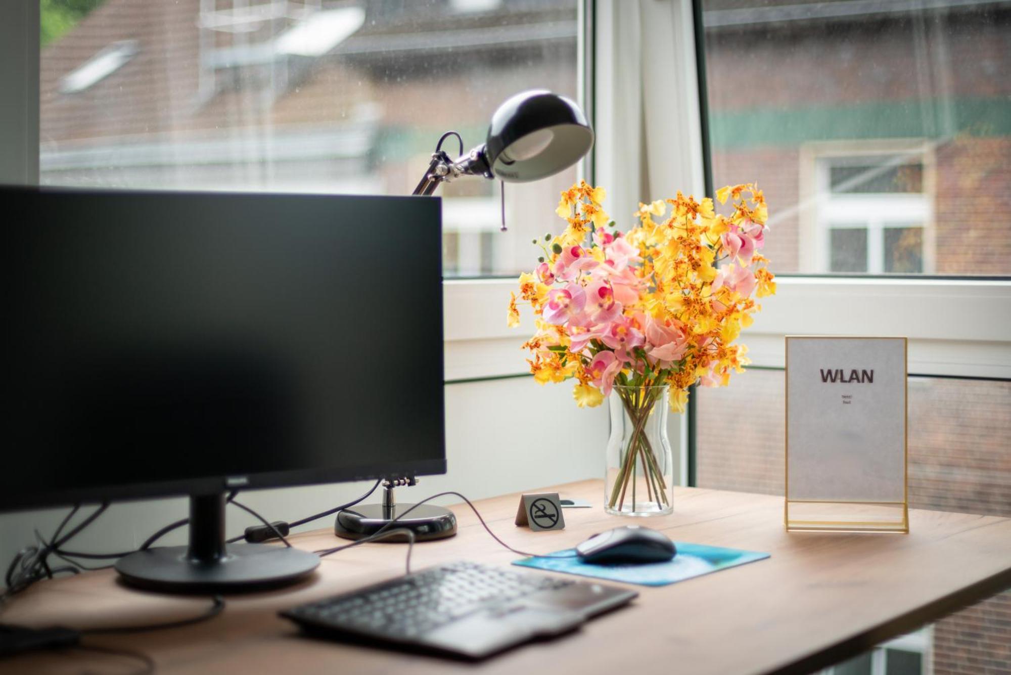 Federnest - Luxus-studio - Kingsize Boxspringbett - Home-office Mit Monitor Und Drucker - 11 Min Hbf *